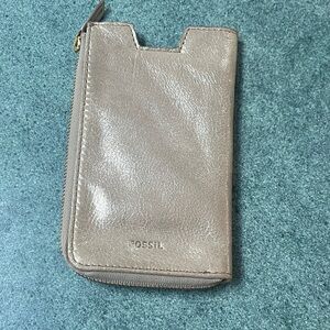 Like New Fossil Hold Goat Leather Phone Wallet